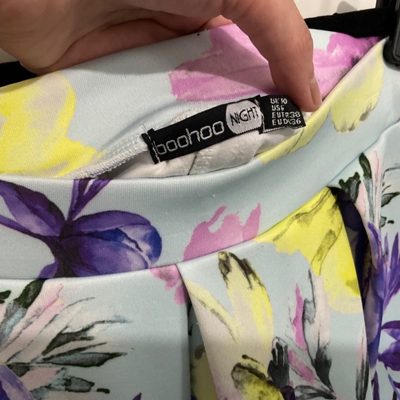 NWOT BOOHOO blue floral skirt - Picture 2 of 5